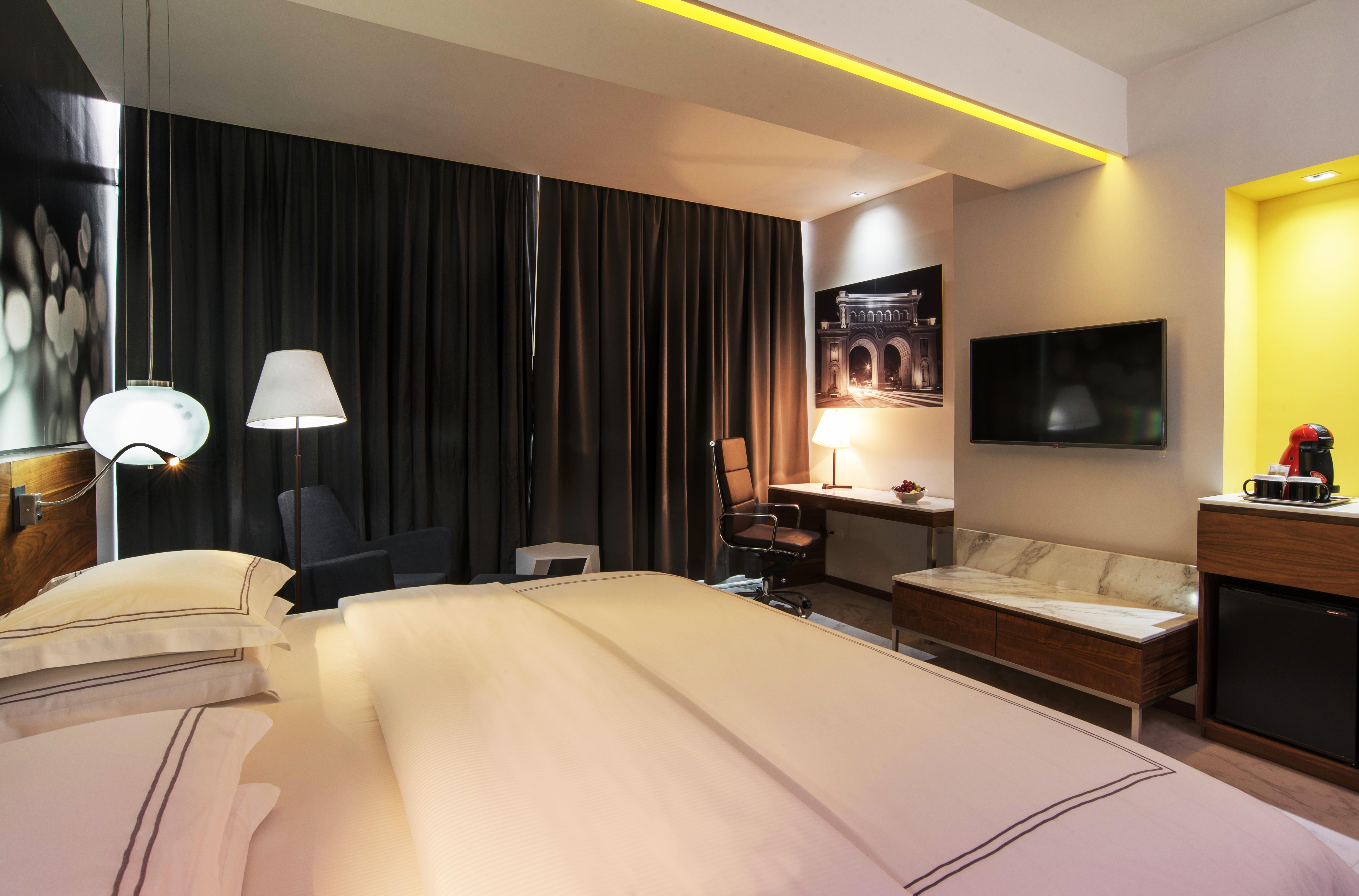 Krystal Urban Guadalajara Hotel Ngoại thất bức ảnh