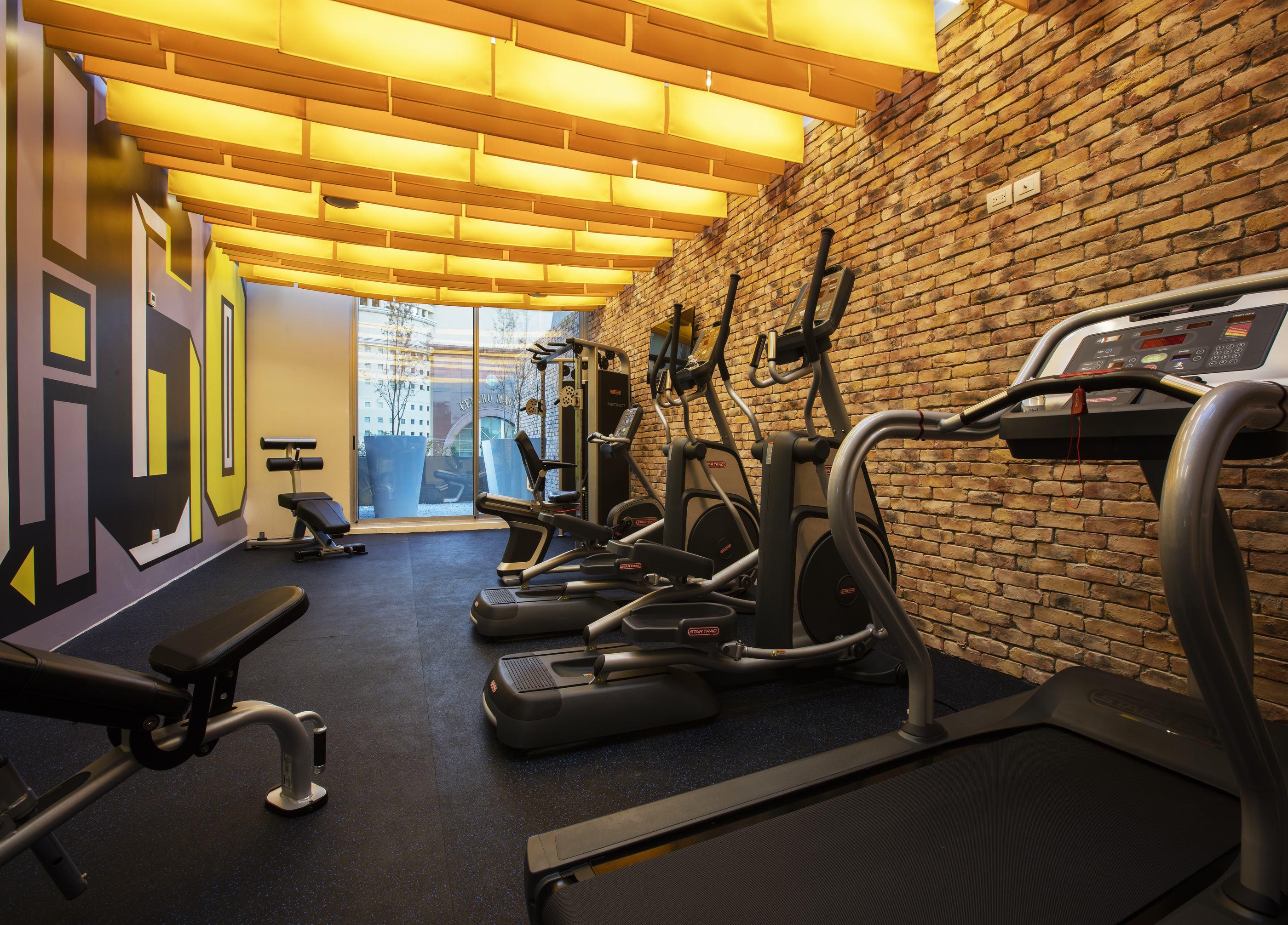 Krystal Urban Guadalajara Hotel Ngoại thất bức ảnh