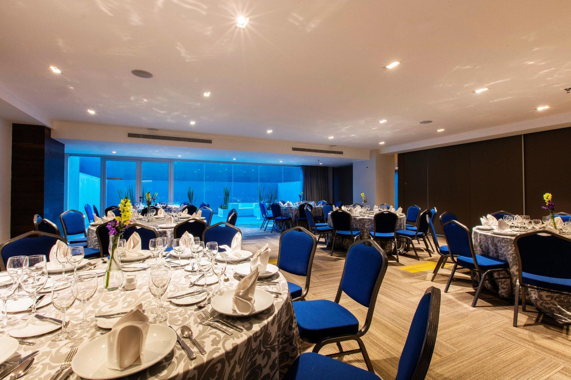 Krystal Urban Guadalajara Hotel Ngoại thất bức ảnh