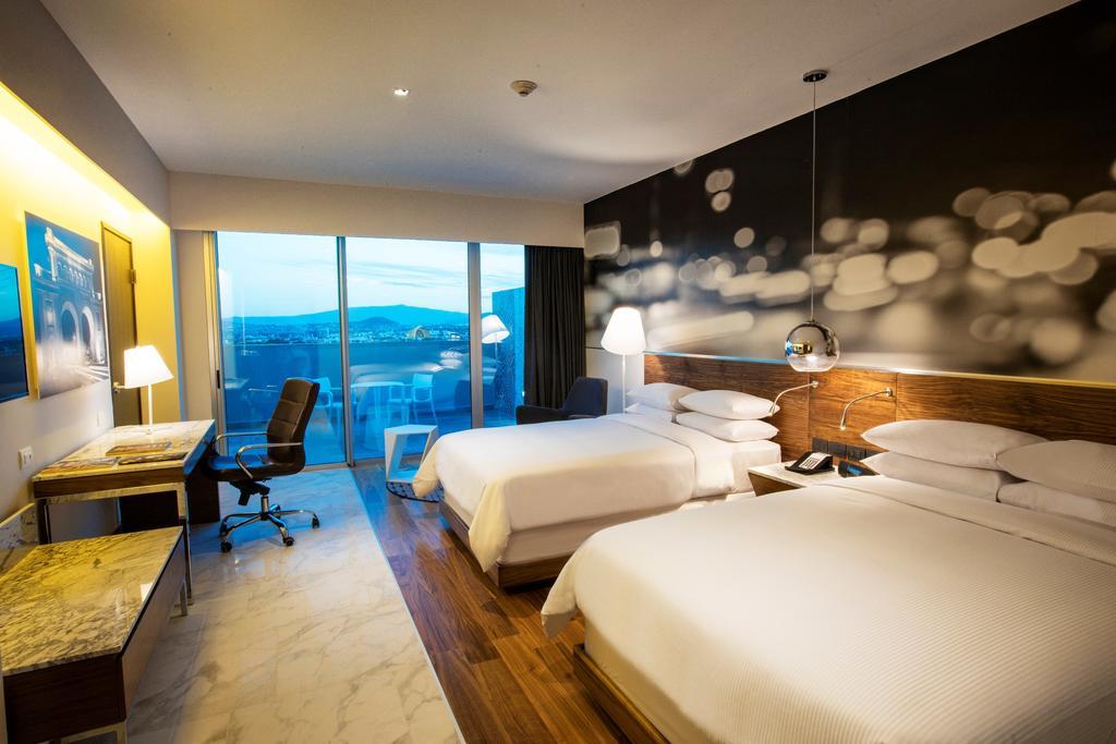 Krystal Urban Guadalajara Hotel Ngoại thất bức ảnh