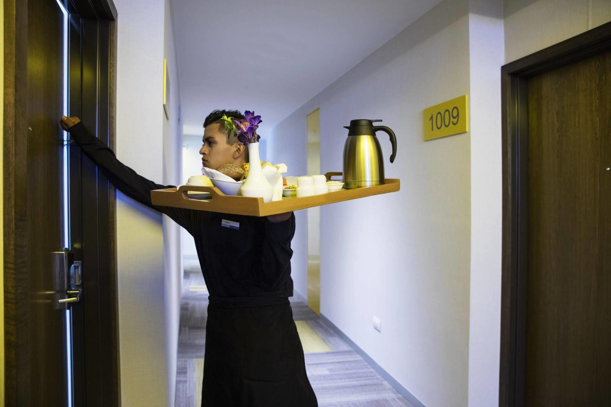 Krystal Urban Guadalajara Hotel Ngoại thất bức ảnh