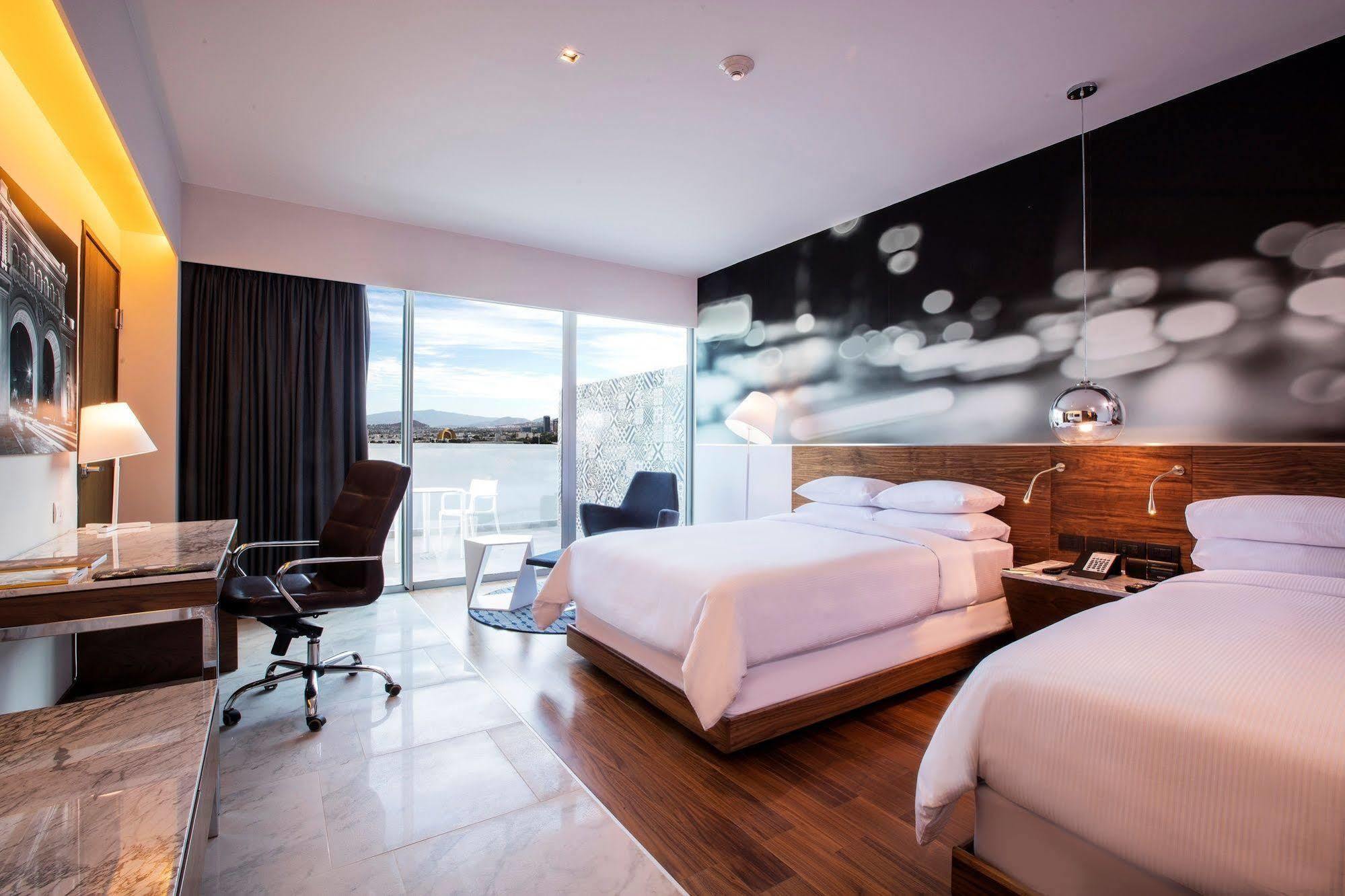 Krystal Urban Guadalajara Hotel Ngoại thất bức ảnh