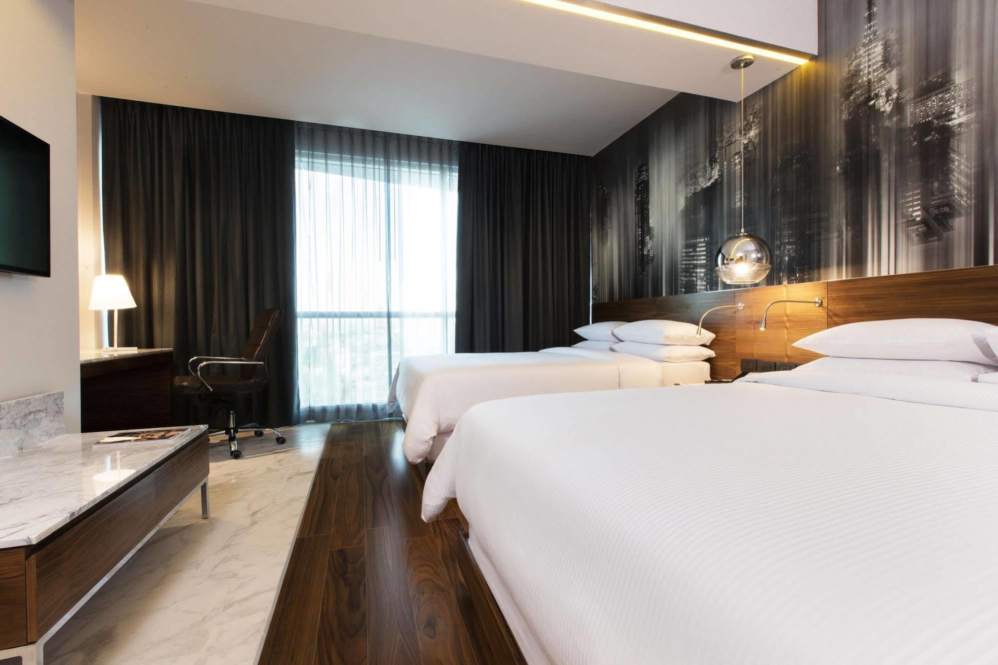 Krystal Urban Guadalajara Hotel Ngoại thất bức ảnh